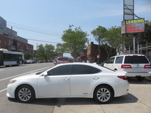 Used 2015 Lexus ES 300h w/ Premium Package w/Bamboo Trim FWD image 7