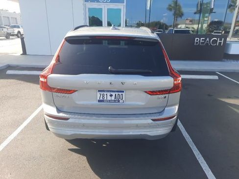 Used 2022 Volvo XC60 B5 Momentum w/ Climate Package AWD/4WD image 4