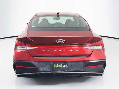 Used 2025 Hyundai Elantra SEL FWD image 7