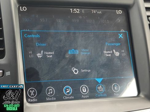 Used 2017 Chrysler 300 Touring w/ Value Package RWD image 11