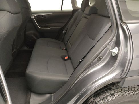 Used 2019 Toyota RAV4 LE AWD/4WD image 18