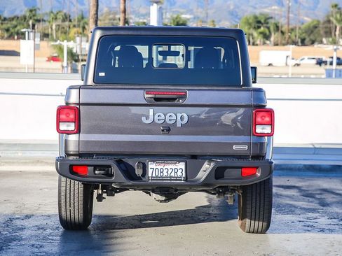 Certified 2023 Jeep Gladiator Overland image 8