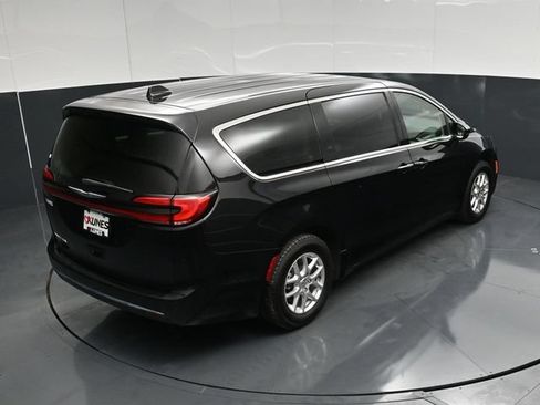 Certified 2024 Chrysler Pacifica Touring-L FWD image 48