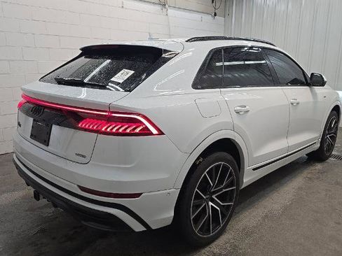 Used 2021 Audi Q8 Premium Plus w/ Premium Plus Package AWD/4WD image 2