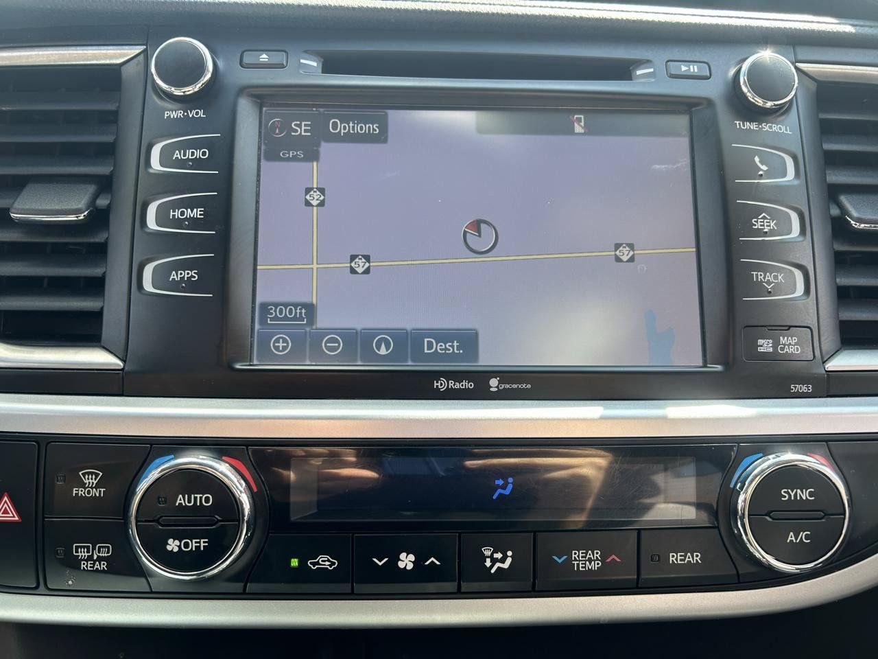 Used 2015 Toyota Highlander XLE AWD/4WD image 25