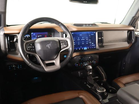 Used 2024 Ford Bronco Outer Banks AWD/4WD image 2