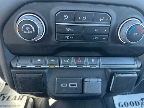 Used 2022 Chevrolet Silverado 1500 Custom AWD/4WD image 31