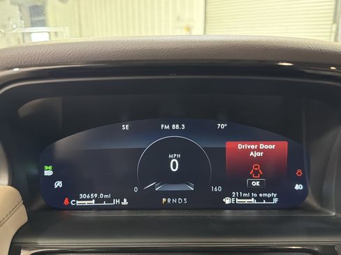 Used 2023 Lincoln Nautilus AWD w/ Premium Package image 16