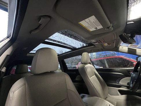 Used 2018 Toyota Highlander AWD V6 image 27