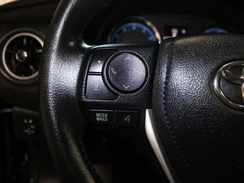 Used 2017 Toyota Corolla SE FWD image 12