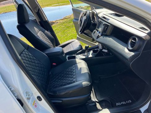 Used 2018 Toyota RAV4 XLE w/ Plus Extra Value Package image 5