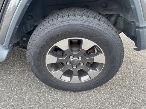 Used 2018 Jeep Wrangler Unlimited Sahara AWD/4WD image 11