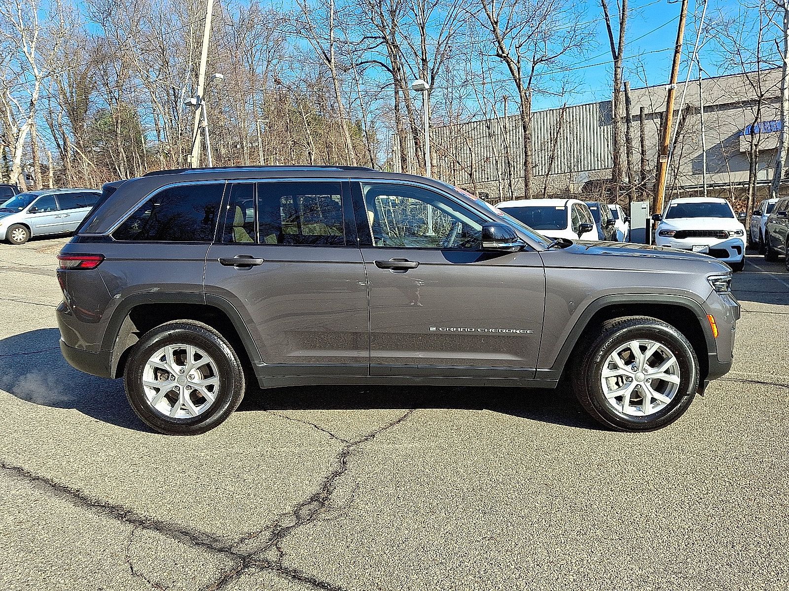 Certified 2023 Jeep Grand Cherokee Limited AWD/4WD image 8