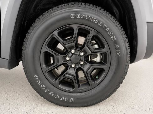 Used 2022 Jeep Cherokee Trailhawk w/ Sun, Sound & Nav Group AWD/4WD image 34
