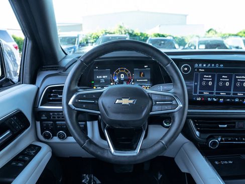 Used 2025 Chevrolet Suburban Premier AWD/4WD image 13