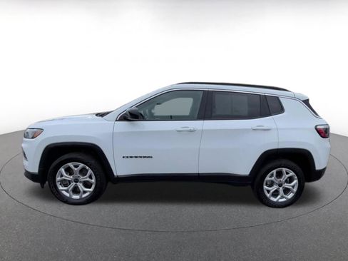 Used 2025 Jeep Compass Latitude image 9