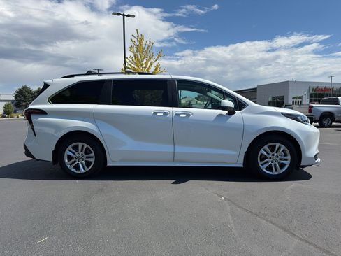 Certified 2026 Toyota Sienna XLE AWD/4WD image 3
