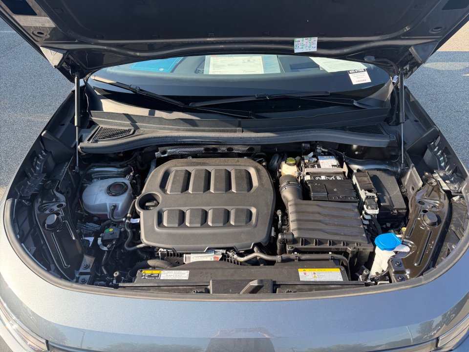 Certified 2026 Volkswagen Tiguan SE R-Line FWD image 16
