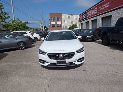 Used 2019 Buick Regal Essence w/ Driver Confidence Package I FWD image 4