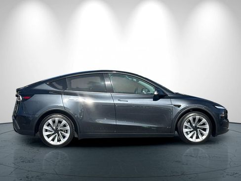 Used 2026 Tesla Model Y Long Range AWD/4WD image 3
