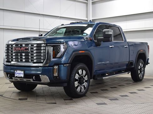 Used 2024 GMC Sierra 2500 Denali w/ Technology Package AWD/4WD image 3