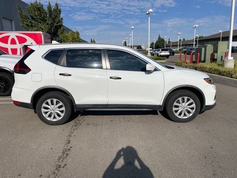Used 2018 Nissan Rogue S AWD/4WD image 3