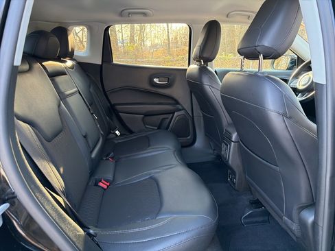 Used 2018 Jeep Compass Latitude w/ Popular Equipment Group image 11