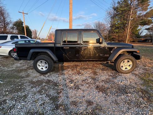 Used 2023 Jeep Gladiator Sport image 6