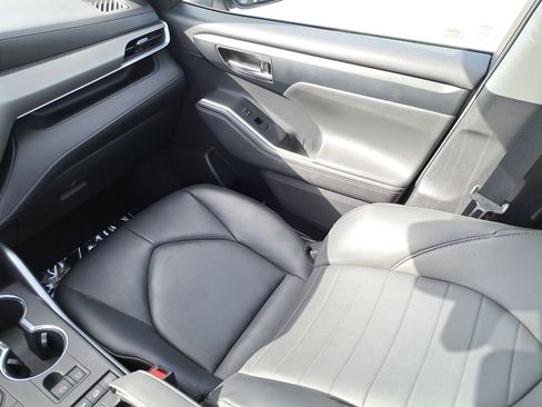 Certified 2020 Toyota Highlander XLE image 15