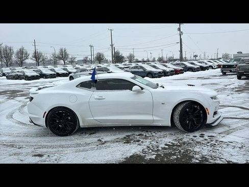 Used 2021 Chevrolet Camaro SS RWD image 3