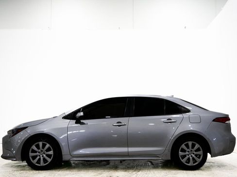 Used 2021 Toyota Corolla LE w/ Carpet Mat Package (TMS) image 5