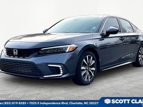 Used 2024 Honda Civic EX-L image 3