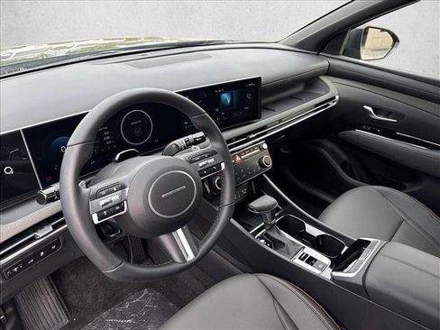 Certified 2025 Hyundai Santa Cruz Limited image 3