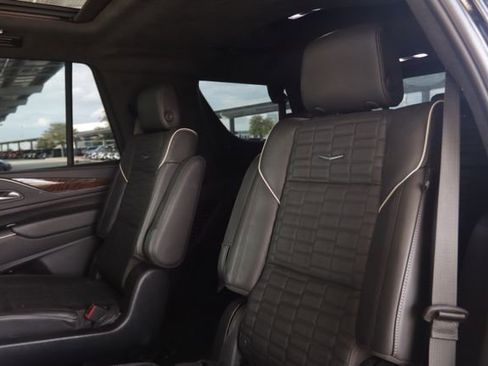 Certified 2023 Cadillac Escalade Sport Platinum w/ LPO, ONYX Package image 33