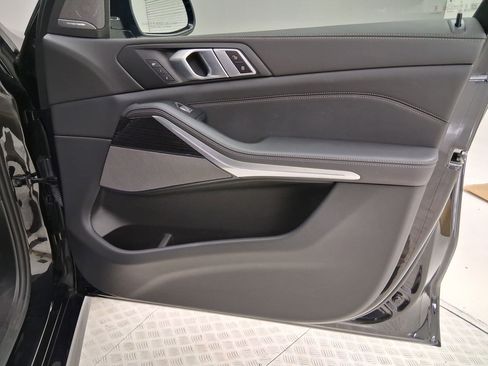 Certified 2025 BMW X7 xDrive40i w/ M Sport Package image 32