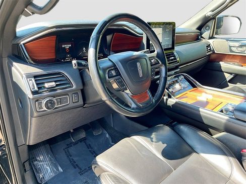 Used 2021 Lincoln Navigator Reserve image 7
