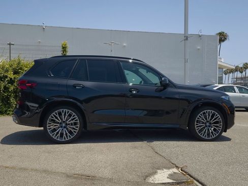 New 2026 BMW X5 xDrive40i w/ M Sport Package AWD/4WD image 3