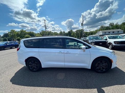 Used 2020 Chrysler Pacifica Limited FWD image 4