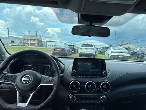 Used 2025 Nissan Sentra SV FWD image 27