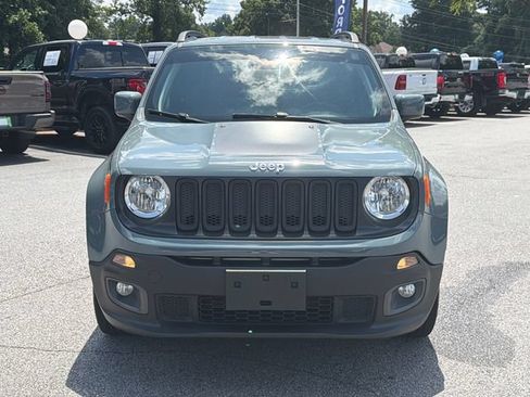 Used 2018 Jeep Renegade Latitude FWD image 2
