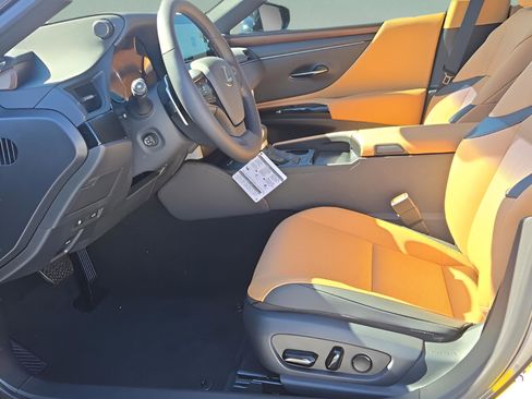 New 2025 Lexus ES 350 w/ Premium Package image 8