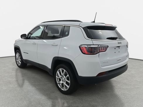 Used 2023 Jeep Compass Latitude image 7