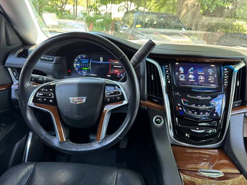 Used 2017 Cadillac Escalade Luxury AWD/4WD image 15