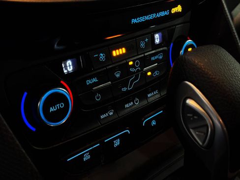 Used 2022 Ford Transit Connect XLT FWD image 6