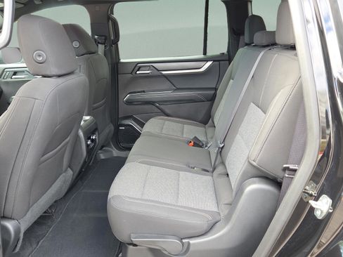 Used 2025 GMC Acadia Elevation image 9