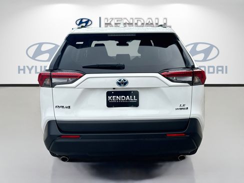 Used 2024 Toyota RAV4 LE AWD/4WD image 5