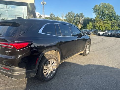 Used 2025 Buick Enclave Preferred AWD/4WD image 3