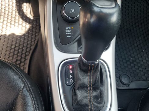 Used 2019 Jeep Compass Latitude w/ Cold Weather Group AWD/4WD image 16