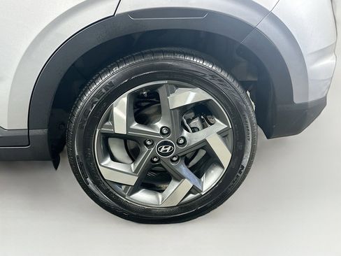 Used 2024 Hyundai Venue SEL image 11