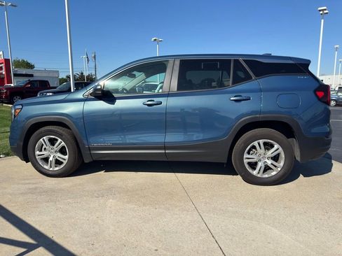 Used 2024 GMC Terrain SLE FWD image 4